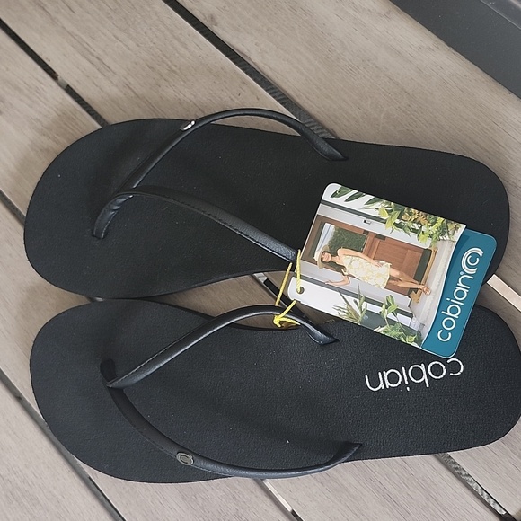 NWT Cobian Black Flip Flops - Picture 8 of 8